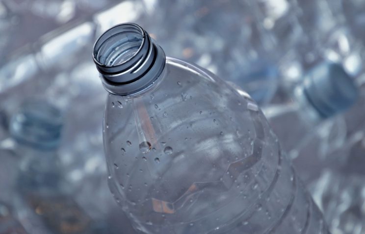 リサイクルPET樹脂の製造に向けて日本環境設計がアサヒ飲料と融資契約－2021年夏からケミカルリサイクルの実現へ