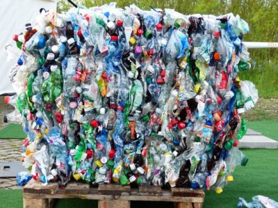 米カリフォルニア、プラスチック使用量削減に関する新たな法案成立